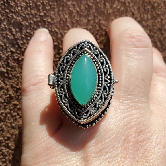 New Oversized Chalcedony 925 Silver Poison Ring. - Picture 5 of 11